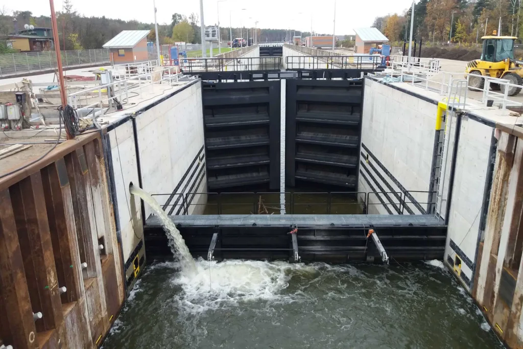 SIBAU Genthin GmbH & Co KG - Bauen auf Erfahrung - Referenzen - Stahlwasserrbau - Baustelle Schleuse Zerben